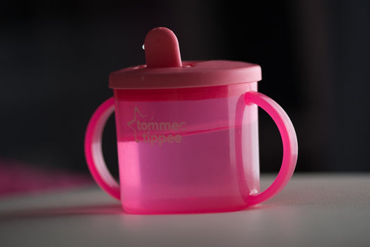 LIFTS CUP WITH HANDLE